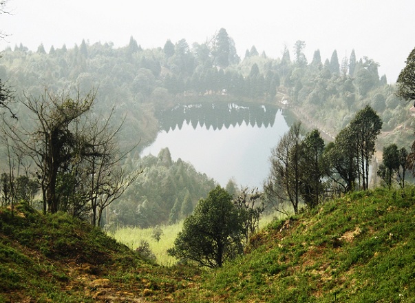 著名的森查尔湖-大吉岭-旅游景点
