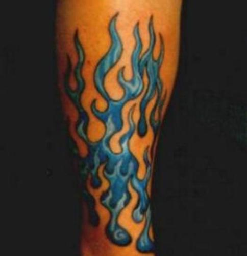 男士蓝色火焰纹身