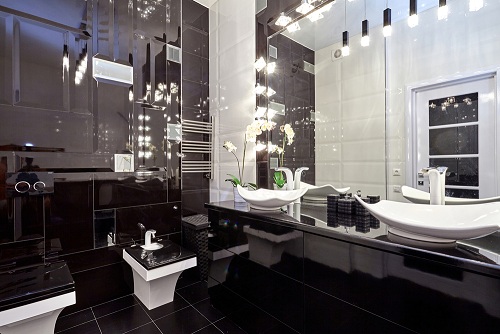 黑白设计的豪华浴室